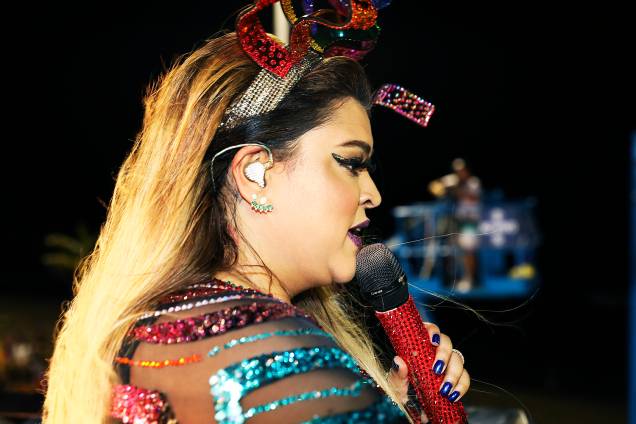 Preta Gil arrasta multidão no circuito Barra-Ondina em Salvador - 24/02/2017 Preta Gil arrasta multidão no circuito Barra-Ondina em Salvador - 24/02/2017
