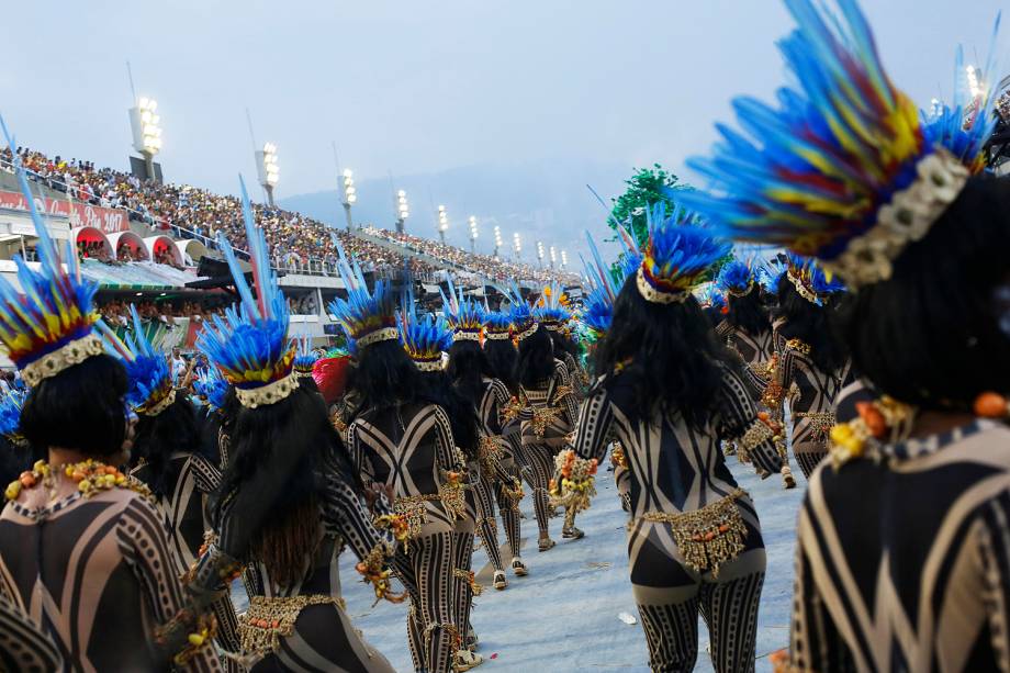 Com o enredo 'A virgem dos lábios de mel - Iracema', a escola de samba Beija-Flor de Nilópolis desfila no Sambódromo da Marquês de Sapucaí, no Rio de Janeiro (RJ) - 27/02/2017