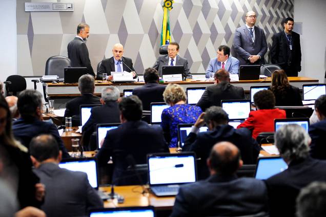 O indicado para o cargo de ministro do Supremo Tribunal Federal (STF), Alexandre de Moraes, participa de sua sabatina na Comissão de Constituição, Justiça e Cidadania junto ao
presidente da CCJ, senador Edison Lobão (PMDB-MA), e o relator, senador Eduardo Braga (PMDB-AM) O indicado para o cargo de ministro do Supremo Tribunal Federal (STF), Alexandre de Moraes, participa de sua sabatina na Comissão de Constituição, Justiça e Cidadania junto ao
presidente da CCJ, senador Edison Lobão (PMDB-MA), e o relator, senador Eduardo Braga (PMDB-AM)