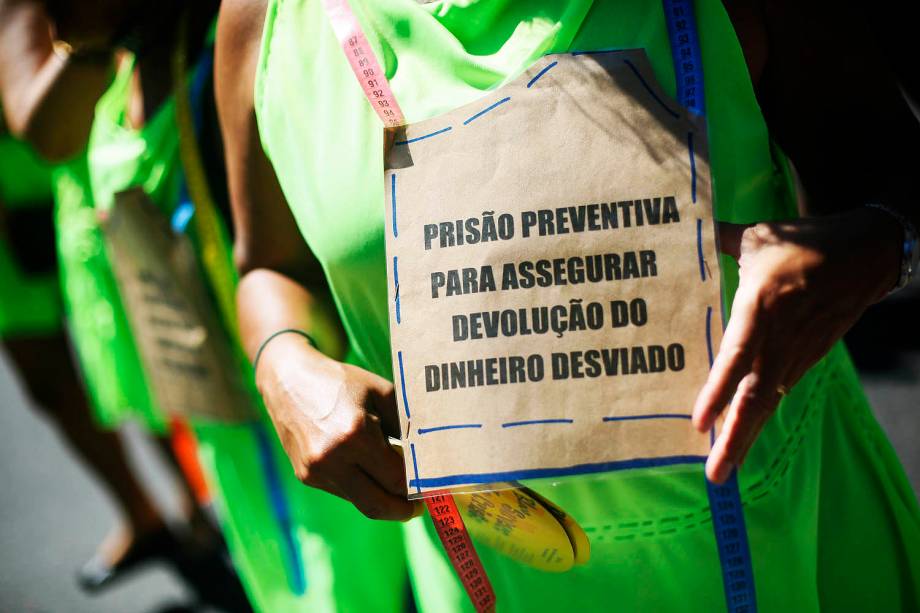 A concentração do bloco Suvaco do Cristo começou às 9h na rua Jardim Botânico, já sob sol intenso calor desde as primeiras horas da manhã - 19/02/2017