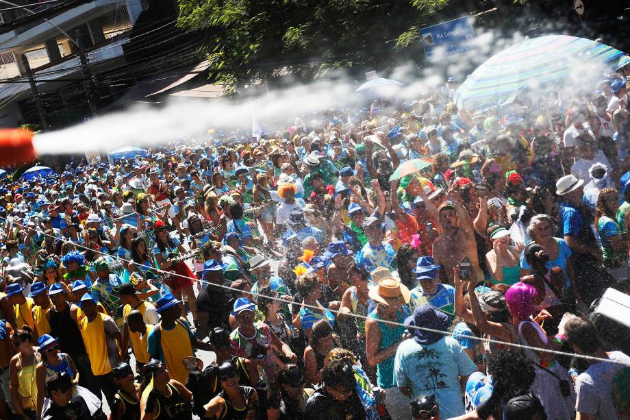 A concentração do bloco Suvaco de Cristo começou às 9h na rua Jardim Botânico, já sob sol intenso calor desde as primeiras horas da manhã - 19/02/2017