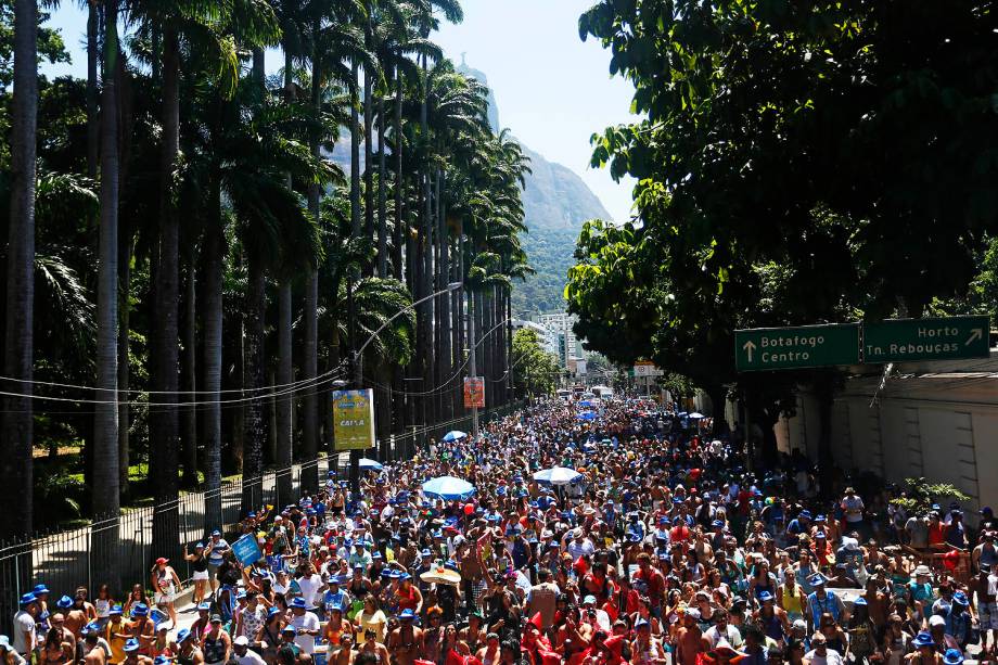 A concentração do bloco Suvaco de Cristo começou às 9h na rua Jardim Botânico, já sob sol intenso calor desde as primeiras horas da manhã - 19/02/2017