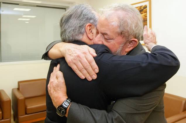 O presidente Michel Temer (MDB) presta solidariedade a Lula, após a morte de Marisa Letícia, em fevereiro de 2017. O presidente Michel Temer (MDB) presta solidariedade a Lula, após a morte de Marisa Letícia, em fevereiro de 2017.