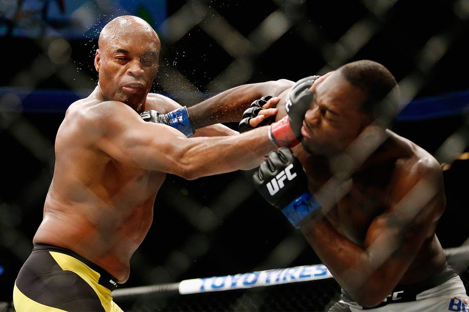 Após 4 anos, Anderson Silva supera Brunson e volta a vencer no UFC 208, por decisão unânime dos jurados - 12/02/2017 Após 4 anos, Anderson Silva supera Brunson e volta a vencer no UFC 208, por decisão unânime dos jurados - 12/02/2017