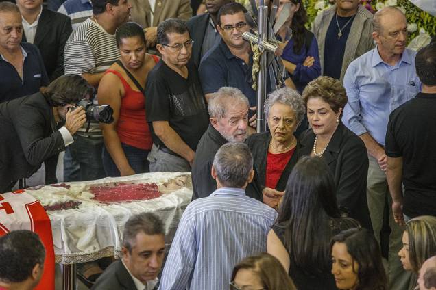 A ex-presidente Dilma Rouseff comparece ao velório da ex-primeira-dama Marisa Letícia Lula da Silva, que acontece no Sindicato dos Metalúrgicos em São Bernardo do Campo, São Paulo A ex-presidente Dilma Rouseff comparece ao velório da ex-primeira-dama Marisa Letícia Lula da Silva, que acontece no Sindicato dos Metalúrgicos em São Bernardo do Campo, São Paulo
