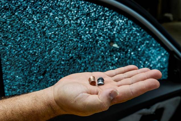 Violência no Espírito Santo - Comerciante que teve o carro atingido por quatro tiros na noite de domingo na BR 262 Violência no Espírito Santo - Comerciante que teve o carro atingido por quatro tiros na noite de domingo na BR 262