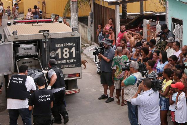 Pelo sétimo dia, o estado em (ES) vive uma onda de violência que deixou 121 mortos. Escolas, postos de saúde e ônibus seguem sem funcionar na Grande Vitória e em outras regiões do estado 10/02/2017 Pelo sétimo dia, o estado em (ES) vive uma onda de violência que deixou 121 mortos. Escolas, postos de saúde e ônibus seguem sem funcionar na Grande Vitória e em outras regiões do estado 10/02/2017