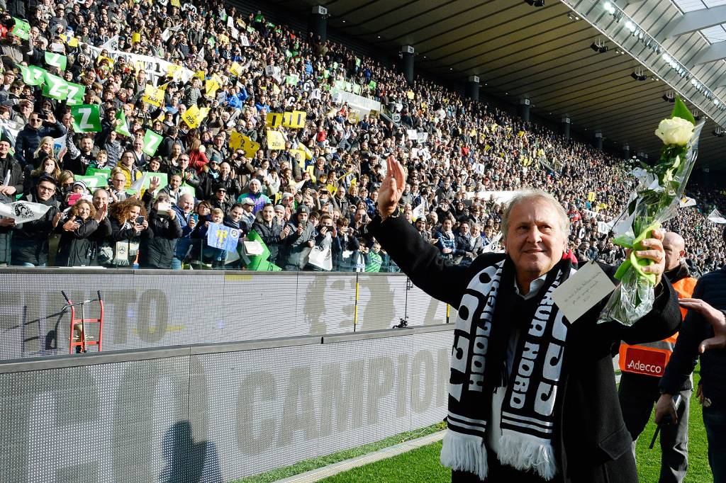 Zico é ovacionado pela torcida em festa pelos 120 anos da Udinese