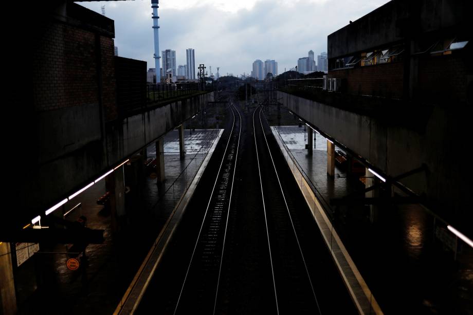 Estação Barra Funda fica vazia durante paralisação dos metroviários que protestam contra as reformas trabalhista e da previdência propostas pelo governo Temer - 15/03/2017