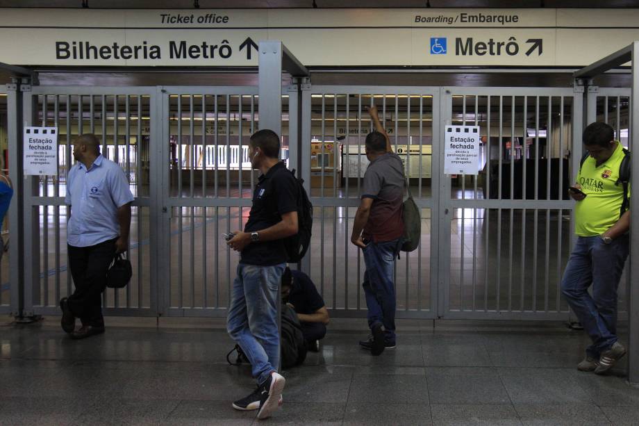 Movimentação de passageiros na estação de metrô Corinthians Itaquera, zona leste de cidade de São Paulo durante paralisação dos trabalhadores contra a reforma da previdência proposta pelo governo Temer - 15/03/2017 Movimentação de passageiros na estação de metrô Corinthians Itaquera, zona leste de cidade de São Paulo durante paralisação dos trabalhadores contra a reforma da previdência proposta pelo governo Temer - 15/03/2017
