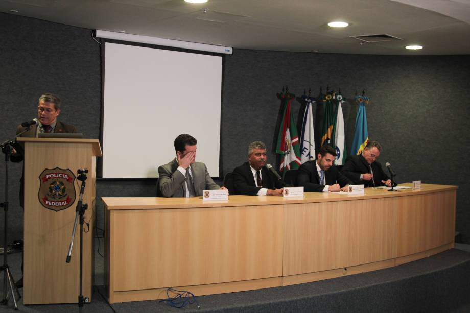 Coletiva na superintendência da Policia Federal no  Paraná referente a operação Carne Fraca - 17/03/2017