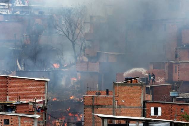 Incêndio de grandes proporções atinge a comunidade de Paraisópolis, em São Paulo - 01/03/2017 Incêndio de grandes proporções atinge a comunidade de Paraisópolis, em São Paulo - 01/03/2017