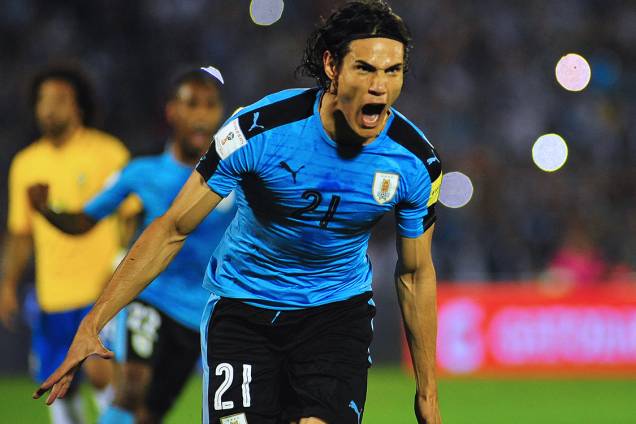 Edinson Cavani, do Uruguai, comemora gol sobre o Brasil, pelas eliminatórias da Copa da Rússia de 2018, no Estádio Centenário em Montevidéu Edinson Cavani, do Uruguai, comemora gol sobre o Brasil, pelas eliminatórias da Copa da Rússia de 2018, no Estádio Centenário em Montevidéu