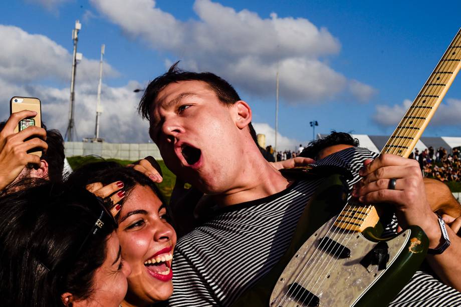 Show do Cage the Elephant levanta o público na 6ª edição do Lollapalooza