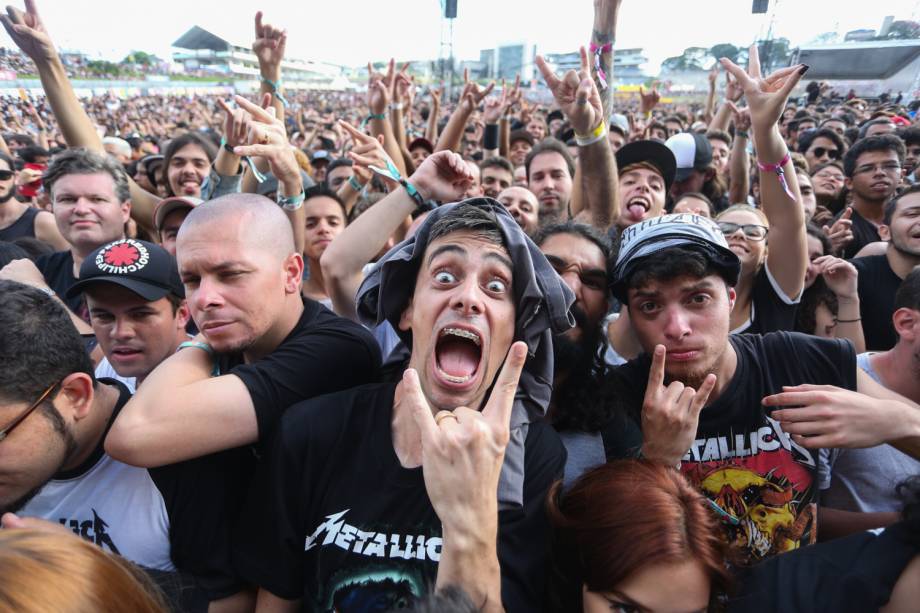 Público curte show do Cage the Elephant na 6ª edição do Lollapalooza