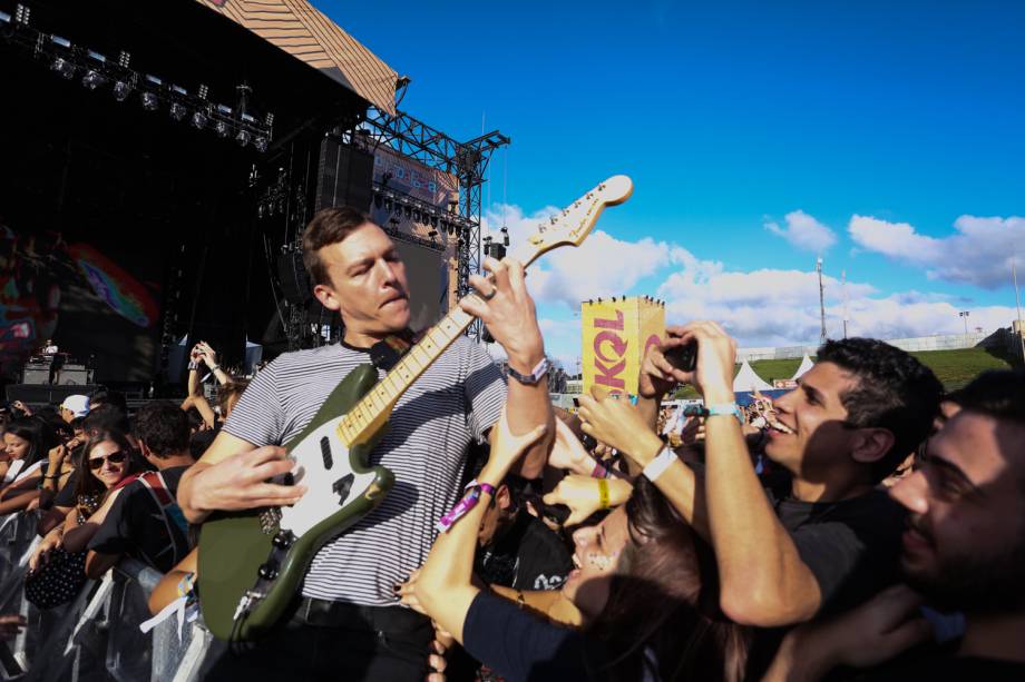 Show do Cage the Elephant levanta o público na 6ª edição do Lollapalooza