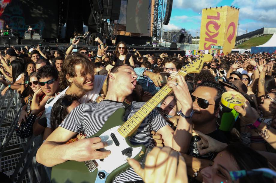 Show do Cage the Elephant levanta o público na 6ª edição do Lollapalooza