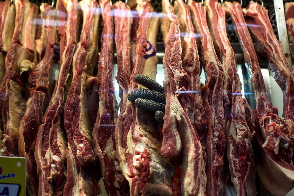 Hong Kong retira do mercado carne brasileira investigada