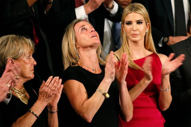 Carryn Owens durante discurso de Donald Trump - 28/02/2017 Carryn Owens durante discurso de Donald Trump - 28/02/2017