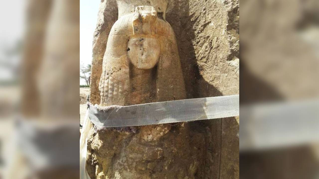 Estátua descoberta representando Rainha Tiye, esposa do Rei Amenhotep III