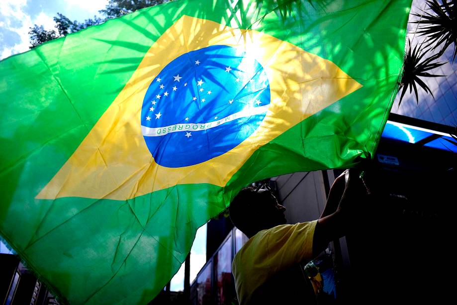 Na Avenida Paulista, manifestação organizada pelos movimentos sociais MBL (Movimento Brasil Livre) e "Vem Pra Rua", que também aconteceu em outras cidades do Brasil