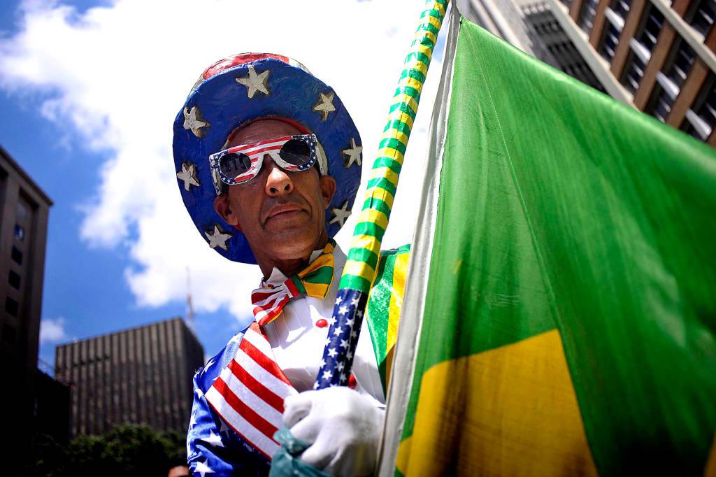 Na Avenida Paulista, manifesta&ccedil;&atilde;o organizada pelos movimentos sociais MBL (Movimento Brasil Livre) e "Vem Pra Rua", que tamb&eacute;m aconteceu em outras cidades do Brasil