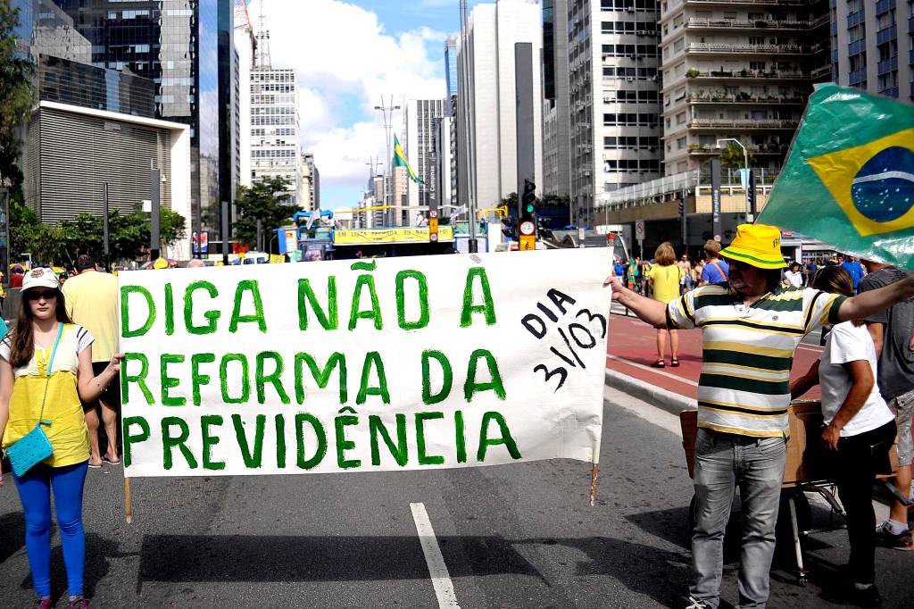 Na Avenida Paulista, manifesta&ccedil;&atilde;o organizada pelos movimentos sociais MBL (Movimento Brasil Livre) e "Vem Pra Rua", que tamb&eacute;m aconteceu em outras cidades do Brasil