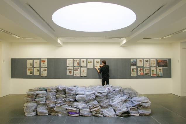 Obra do artista alemão Gustav Metzger, durante exposição em Londres, em 2009 Obra do artista alemão Gustav Metzger, durante exposição em Londres, em 2009