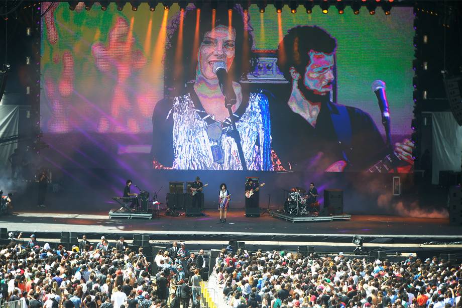 A cantora Céu durante o segundo dia do Festival Lollapalooza 2017 no autódromo de Interlagos, em São Paulo