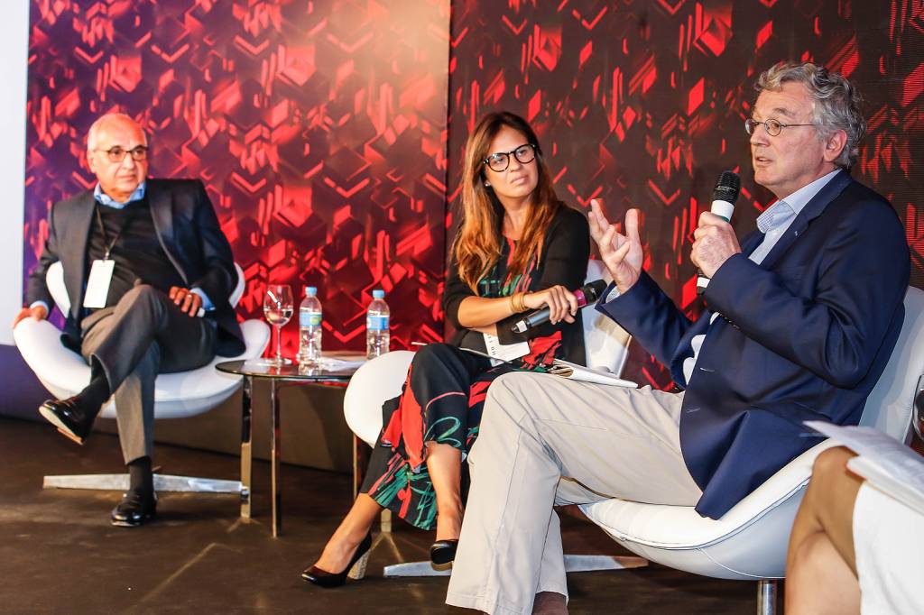 DEBATE &ndash; A Era da Sustentabilidade &ndash; Ela &eacute; t&atilde;o essencial para as empresas quanto o lucro.