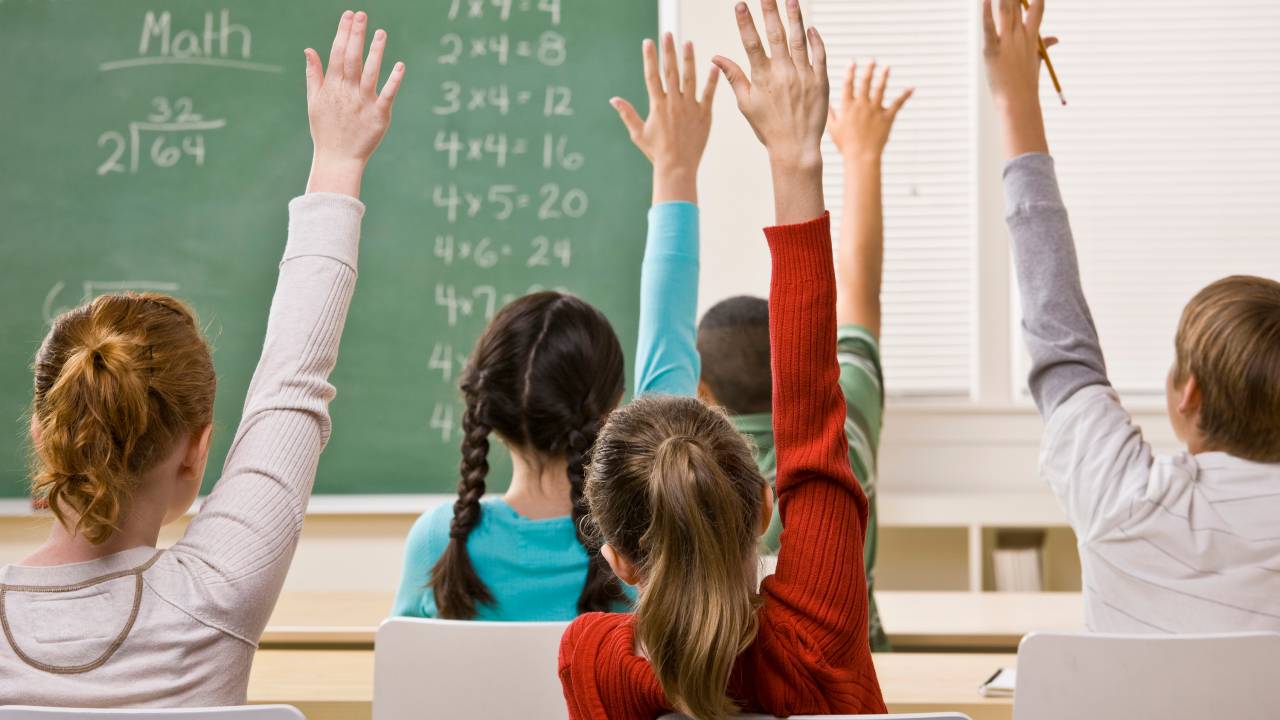 Meninas em sala de aula