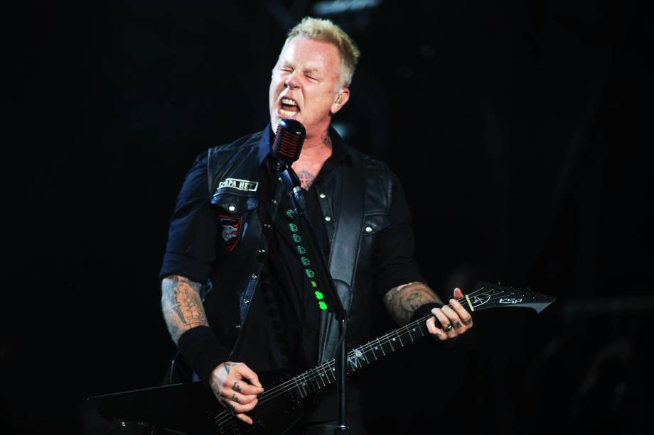 O vocalista do Metallica, James Hetfild no palco principal durante o show mais esperado do primeiro dia da 6ª edição do Lollapalooza