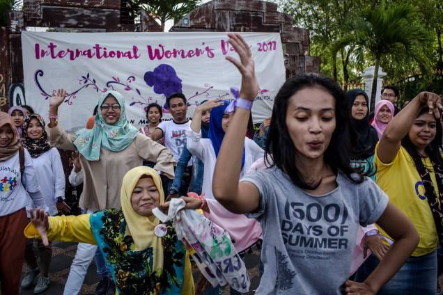 Manifestantes participam de uma marcha no Dia Internacional da Mulher em Jacarta, na Indonésia - 08/03/2017 Manifestantes participam de uma marcha no Dia Internacional da Mulher em Jacarta, na Indonésia - 08/03/2017