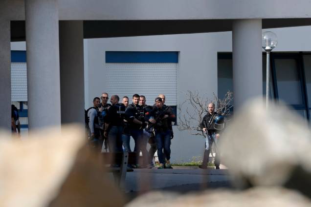 Vista da escola Tocqueville depois de um tiroteio que deixou ao menos oito pessoas, em Grasse, sul da França - 16/03/2017 Vista da escola Tocqueville depois de um tiroteio que deixou ao menos oito pessoas, em Grasse, sul da França - 16/03/2017