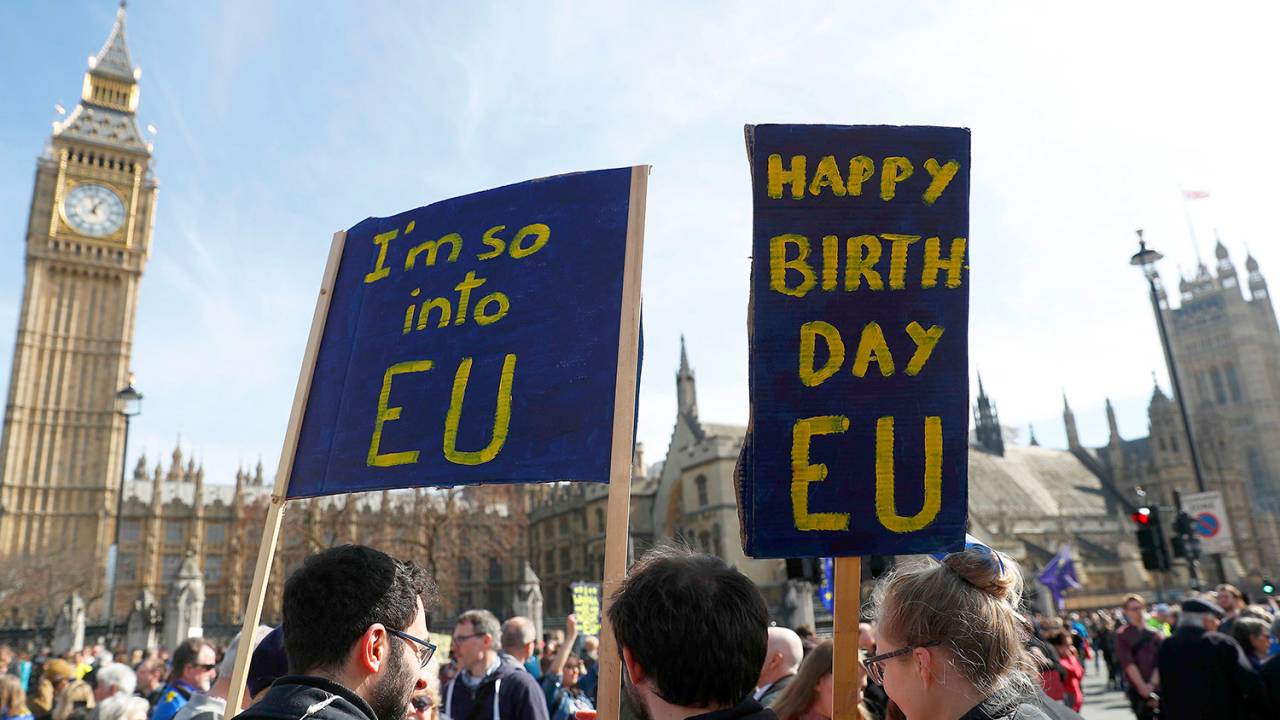 Manifestantes na Inglaterra contra a separação do Reino Unido da União Europeia - 25/03/2017