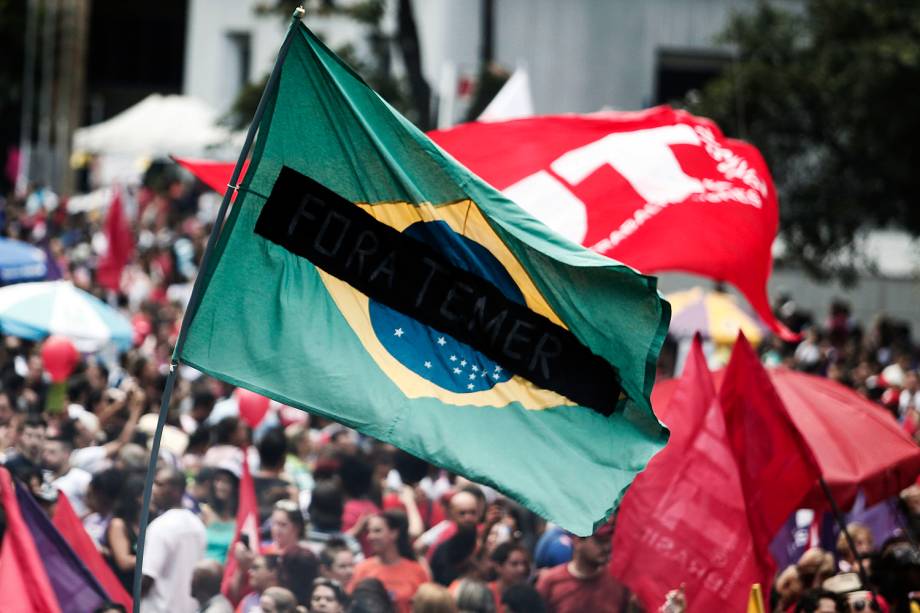 Manifestantes ocupam a avenida Paulista durante protesto contra as reformas trabalhista e da Previdência propostas pelo governo Michel Temer - 15/03/2017