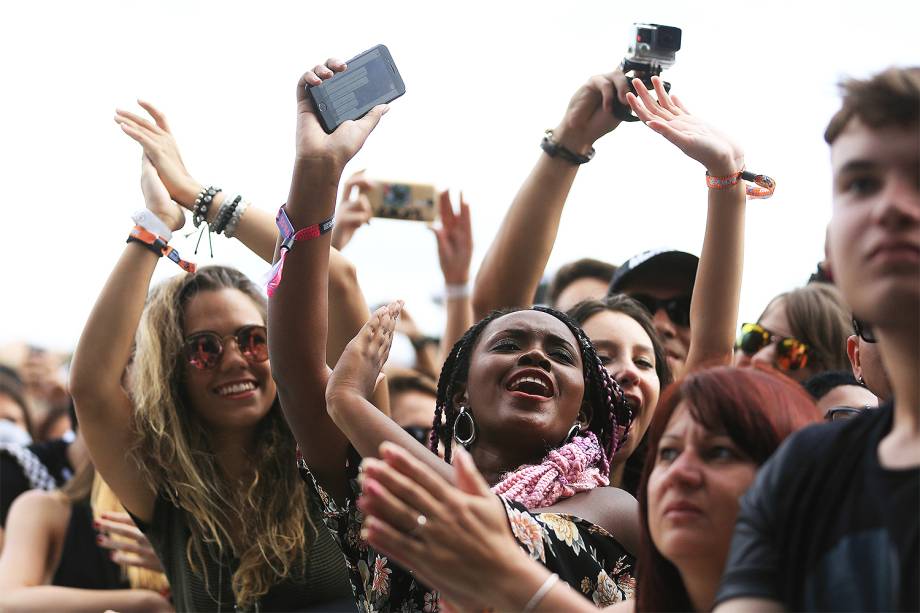 Público curte shows no segundo dia do Lollapalooza, no autódromo de Interlagos, em São Paulo