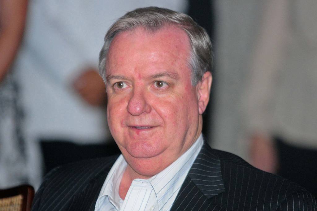 Petrópolis pede R$ 70 mi para pagar salários — e põe bilionário de fiador