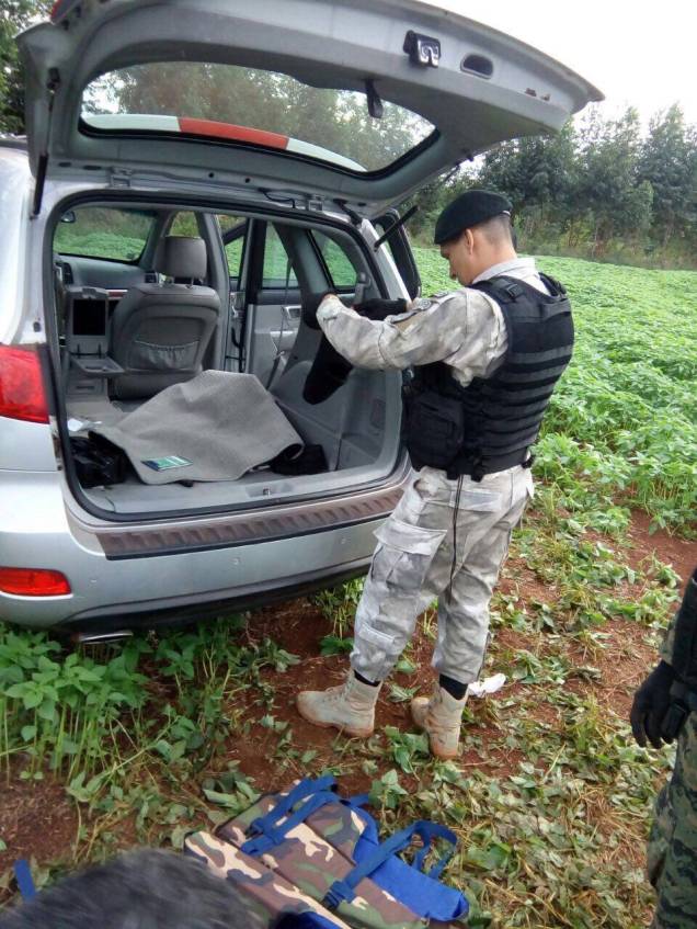 SUV encontrada em terreno durante fuga de suspeitos do assalto à Prosegur SUV encontrada em terreno durante fuga de suspeitos do assalto à Prosegur