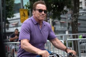 Arnold Schwarzenegger anda de bicicleta em São Paulo, SP - 23/04/2017