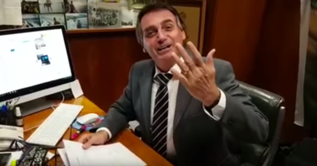 Bolsonaro prepara mais um filho para entrar na política