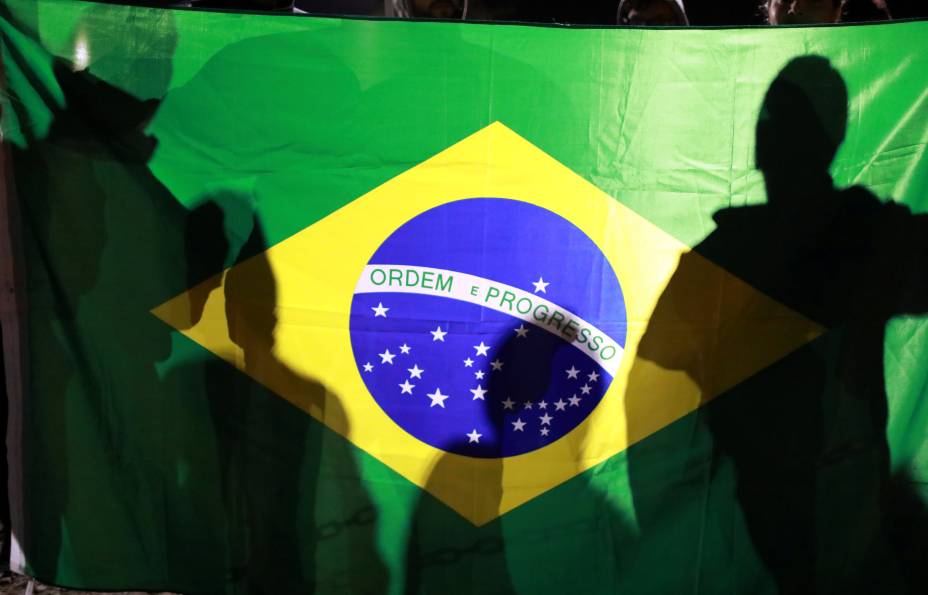 Manifestantes durante greve geral contra as reformas trabalhistas e da previdência, em Porto Alegre