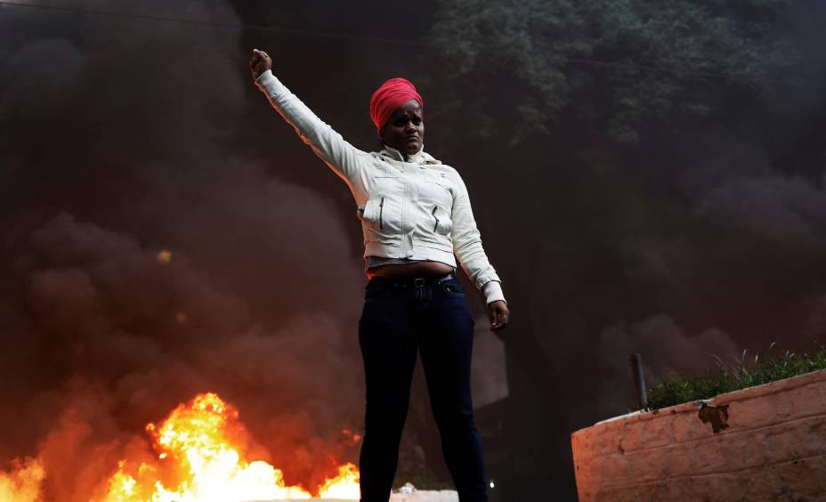 Manifestantes protesta durante greve geral contra as reformas trabalhista e da previdência, em São Paulo