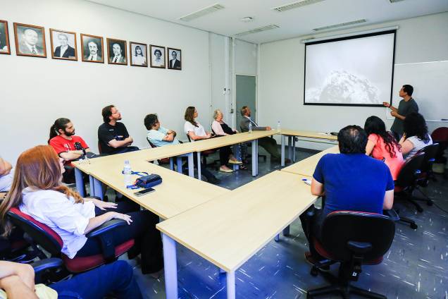 Caçadores de meteoros durante seminário na USP Caçadores de meteoros durante seminário na USP