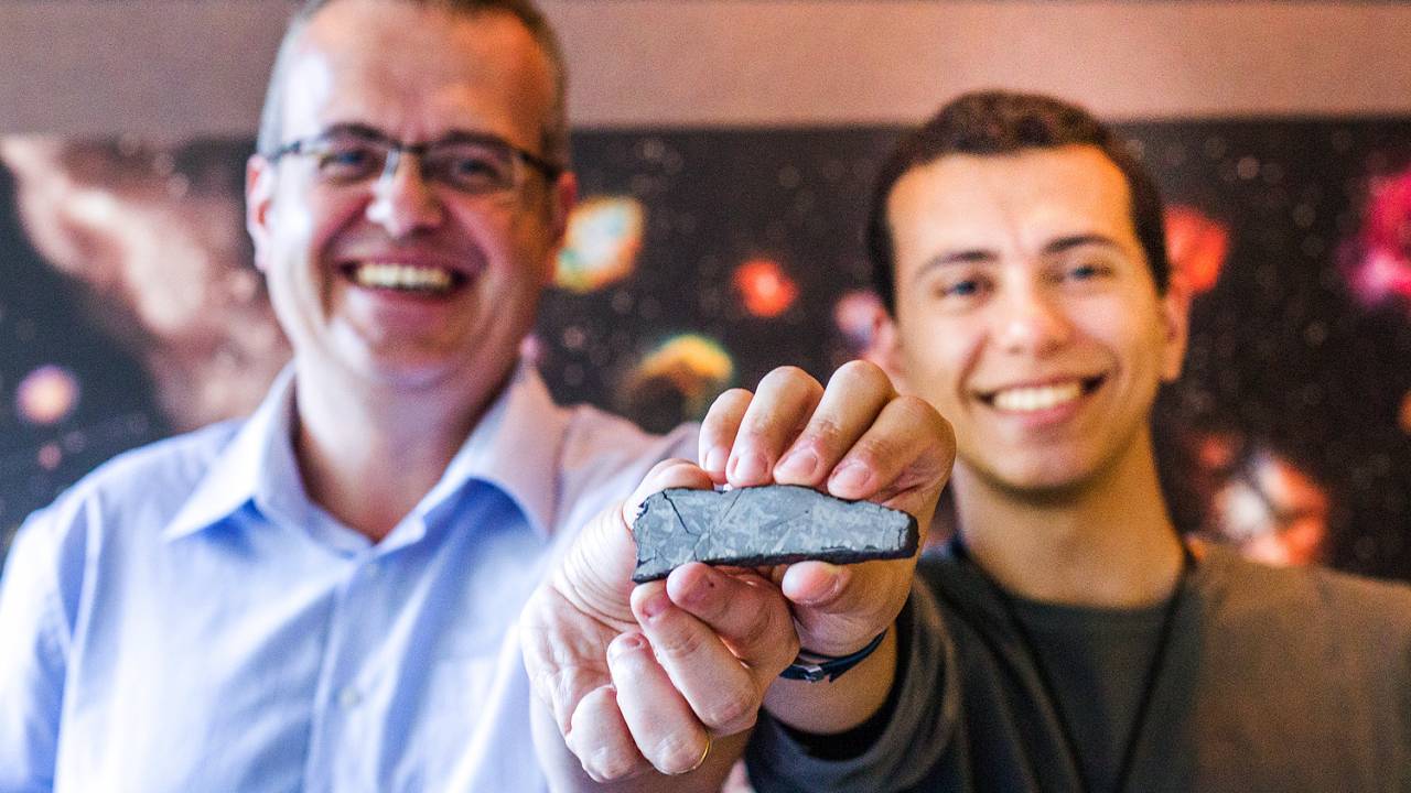 Caçadores de meteoros durante seminário na USP