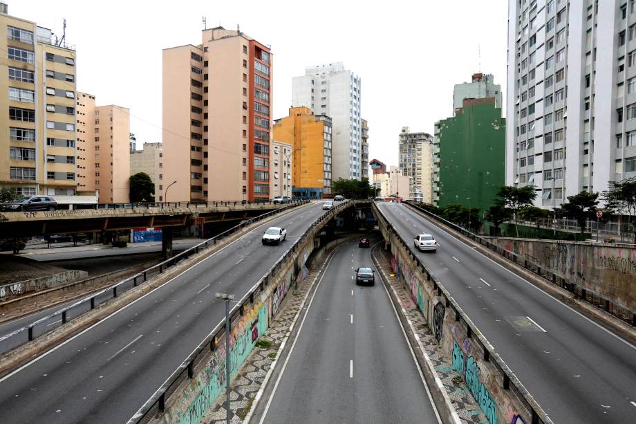 O Minhocão no centro de São Paulo durante a paralisação dos transportes públicos - 28/04/2017