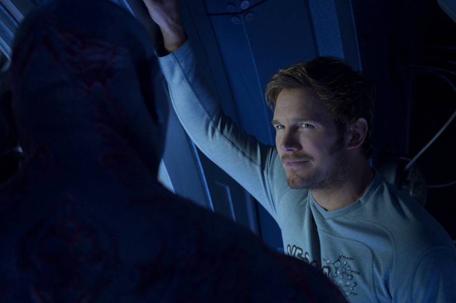 Peter Quill (Chris Pratt) em cenas do filme Guardiões da Galáxia 2