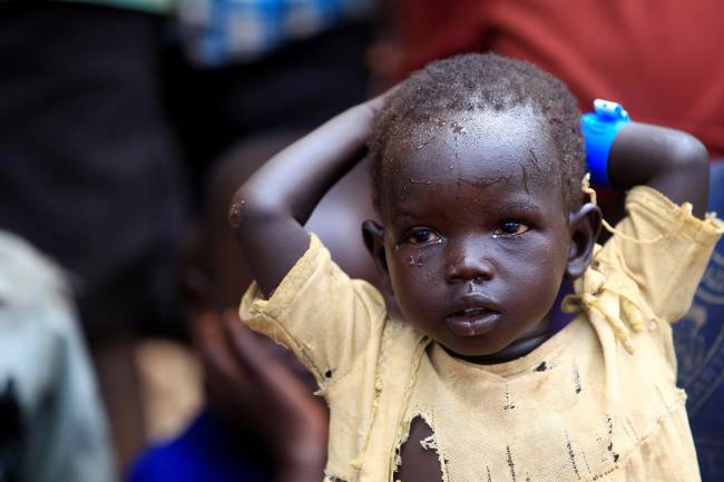 Imagens do dia - Deslocados do Sudão do Sul chegam à fronteira com Uganda