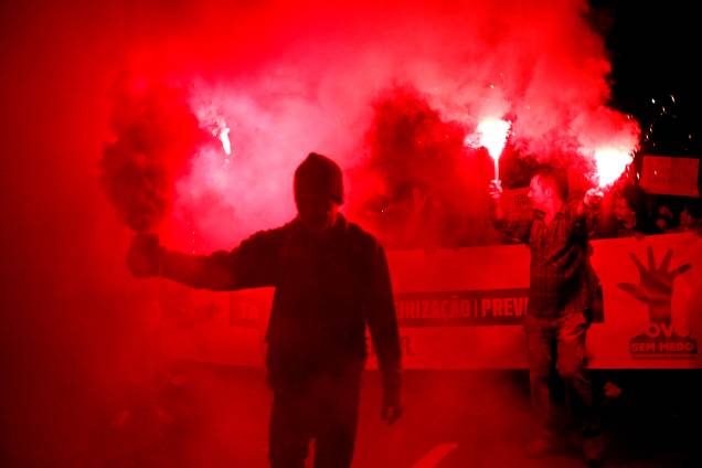 Manifestantes protestam contra as reformas da previdência e trabalhista do governo Michel Temer, no Largo da Batata em São Paulo, SP - 28/04/2017 Manifestantes protestam contra as reformas da previdência e trabalhista do governo Michel Temer, no Largo da Batata em São Paulo, SP - 28/04/2017