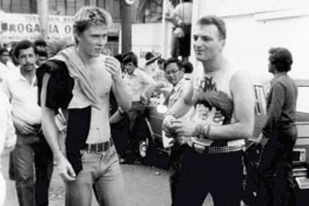 Kid Vinil à direita na foto, um dos primeiros do movimento Punk no Brasil Kid Vinil à direita na foto, um dos primeiros do movimento Punk no Brasil